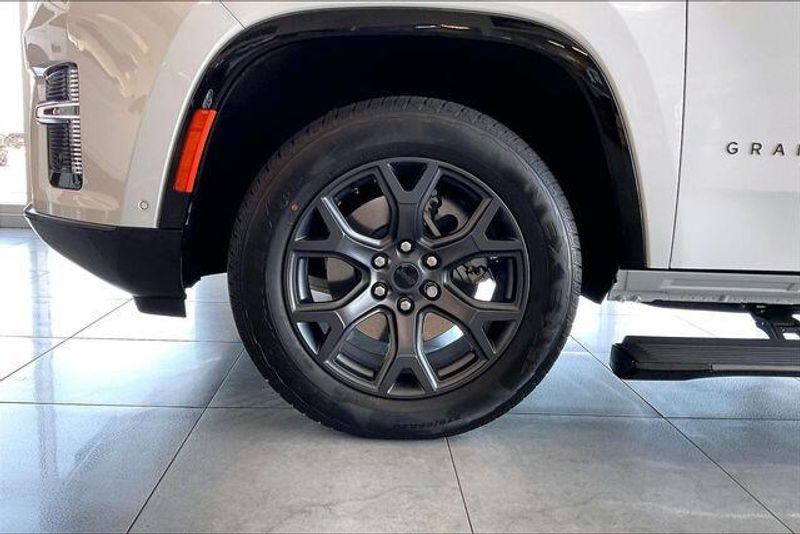 2026 Jeep Grand Wagoneer Limited Altitude 4x4Image 9
