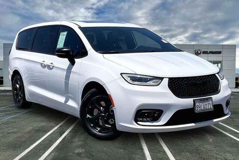 Used 2023 Chrysler Pacifica Hybrid LimitedImage 12