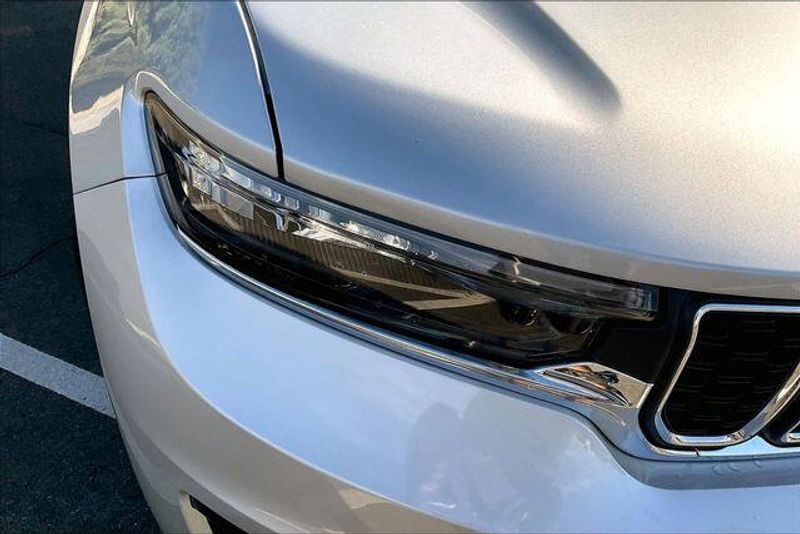 New 2025 Jeep Grand Cherokee L Laredo 4x4Image 11