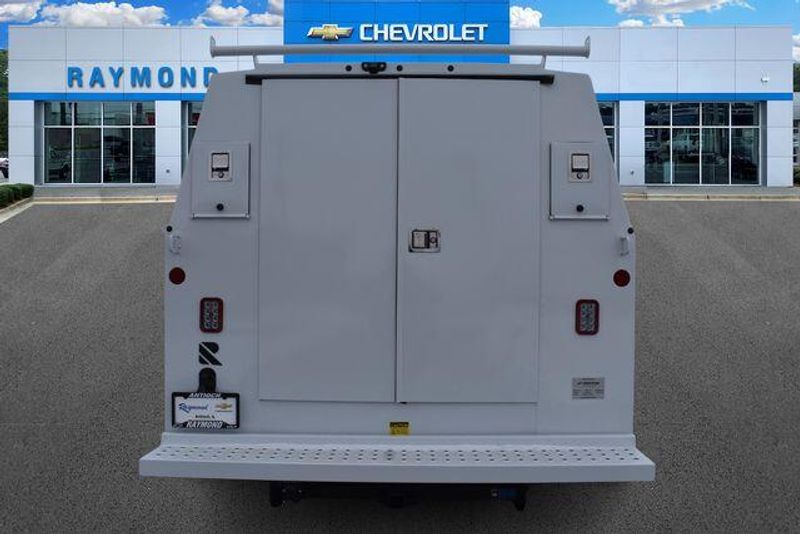 New 2025 Chevrolet Express 3500 Work VanImage 5