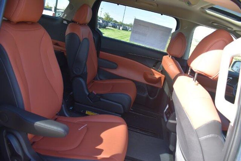 New 2027 Kia Carnival SXImage 17