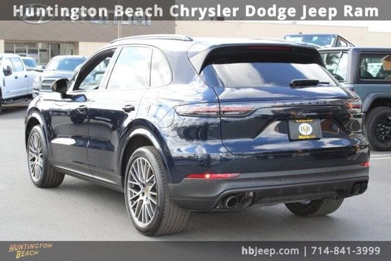 2022 Porsche Cayenne Platinum EditionImage 3