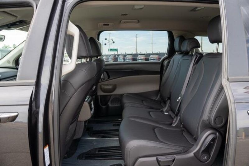 New 2026 Kia Carnival Hybrid EXImage 12