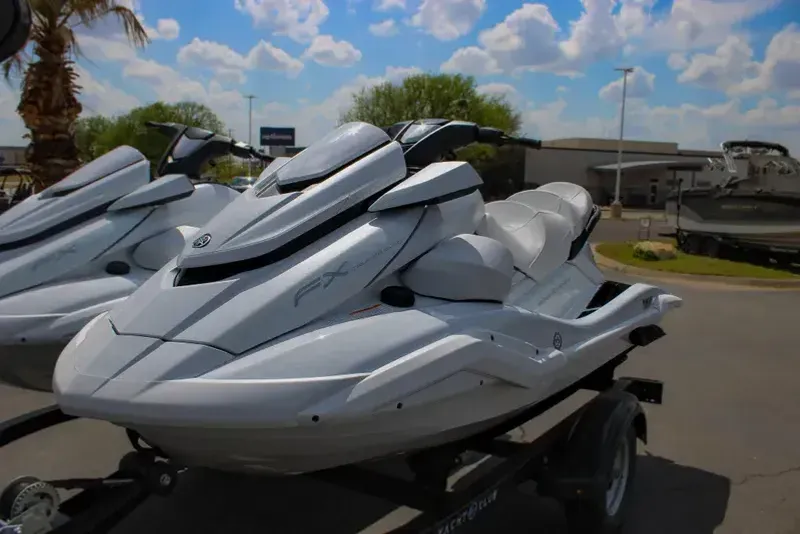 2025 YAMAHA FX CRUISER SVHO WITH AUDIO WHITE 
