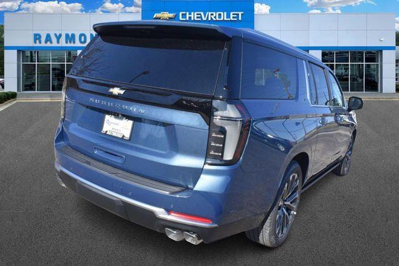 New 2026 Chevrolet Suburban High CountryImage 4