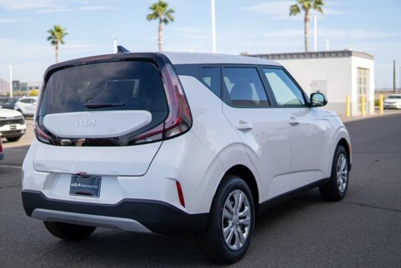 2025 Kia Soul LXImage 7