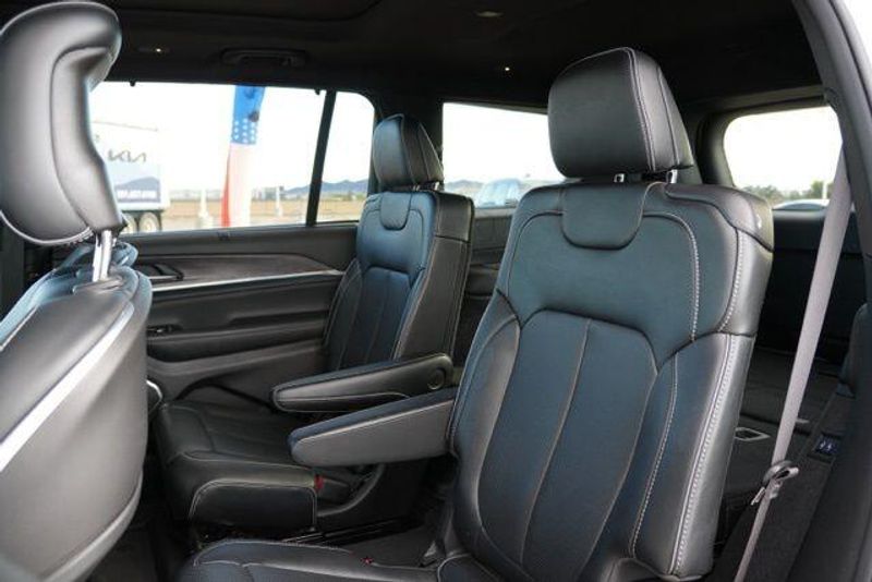 Used 2024 Jeep Grand Cherokee L OverlandImage 13