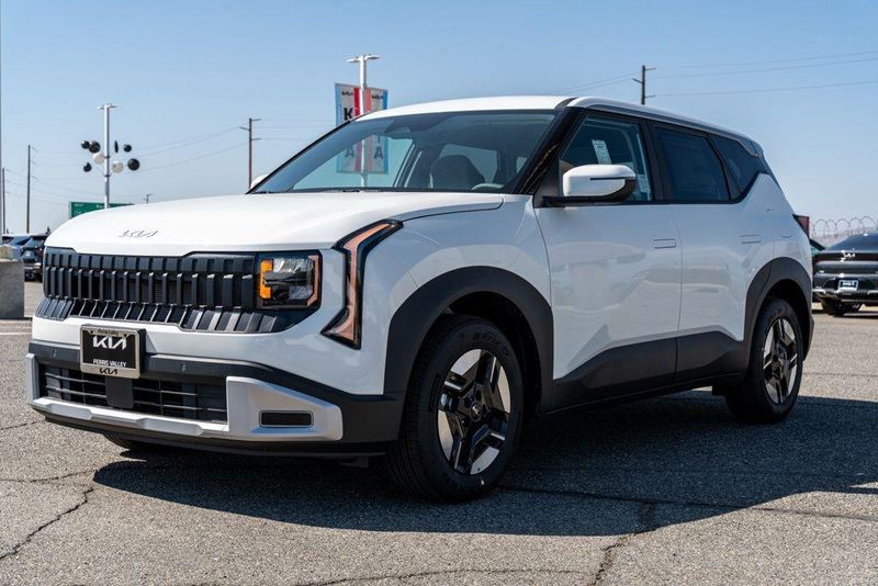 New 2027 Kia Seltos LXImage 3