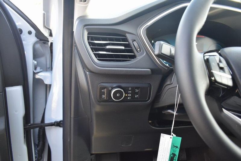 2025 Ford Escape Plug-In Hybrid BaseImage 17