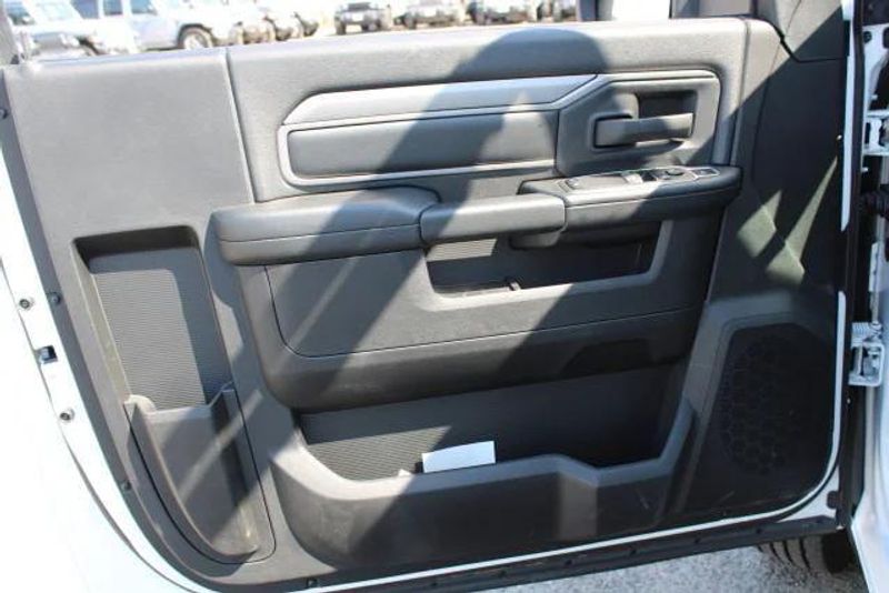 2024 RAM 2500 Tradesman Regular Cab Harbor BodyImage 12