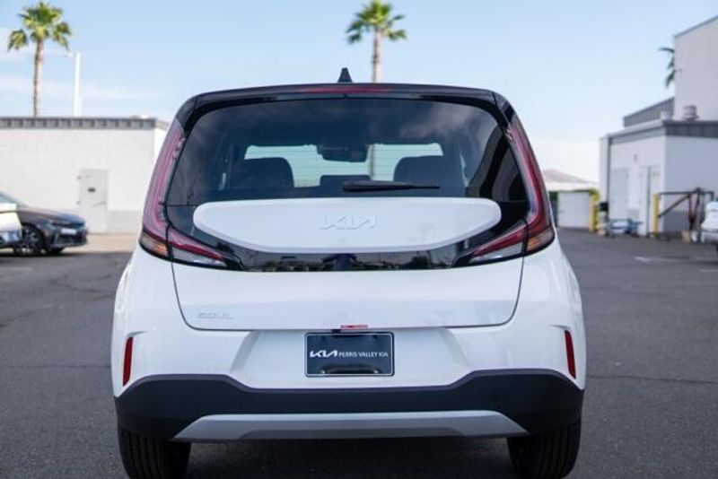New 2025 Kia Soul LXImage 6