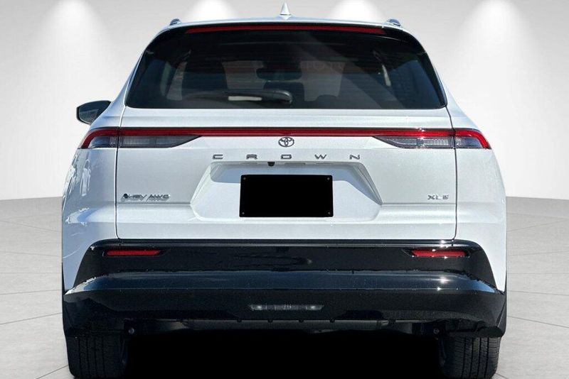 New 2026 Toyota Crown Signia XLEImage 4
