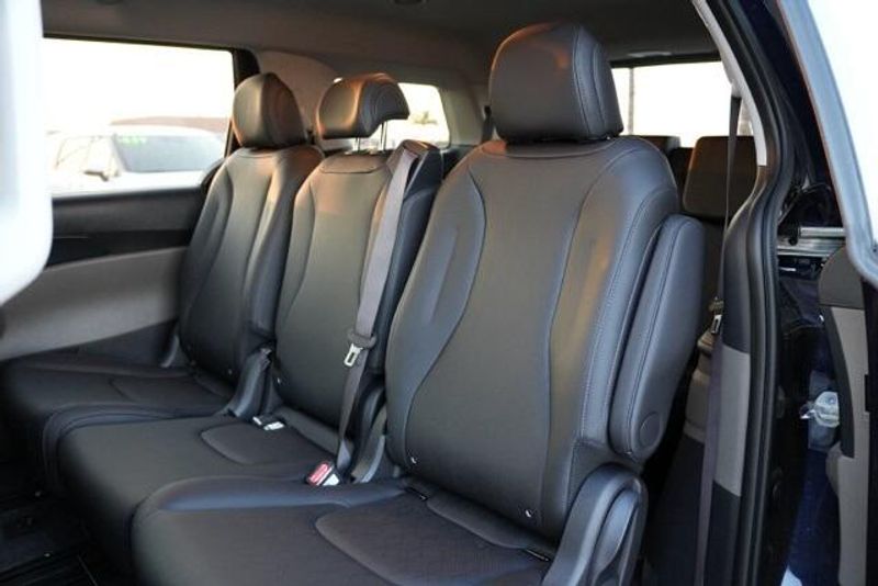 New 2026 Kia Carnival Hybrid LXSImage 12