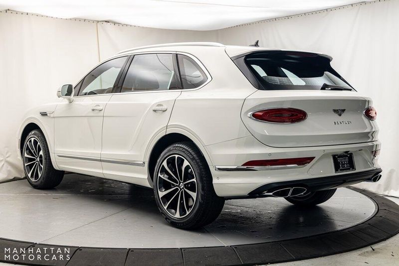 2024 Bentley Bentayga V8Image 3