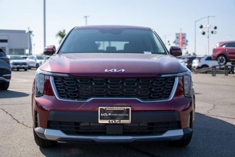2025 Kia Sorento LXImage 2