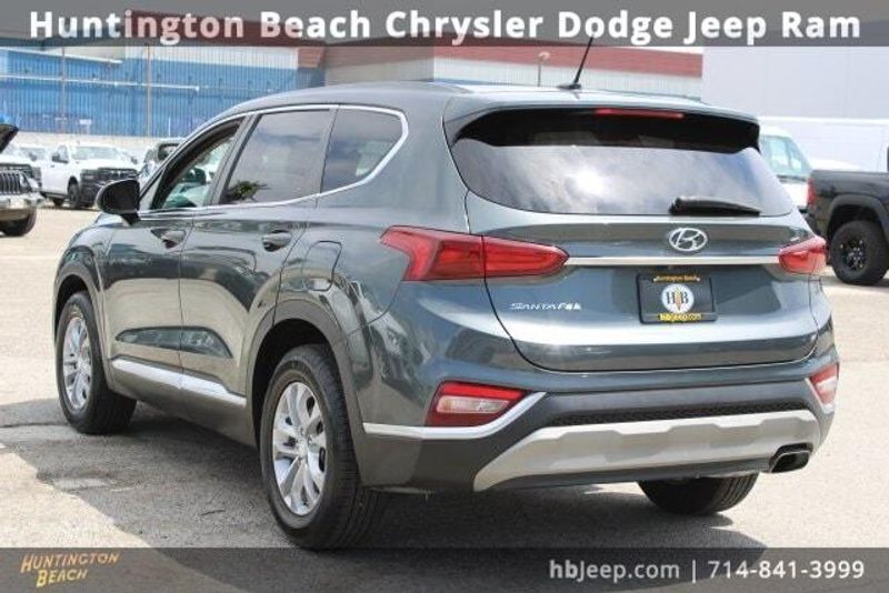 2020 Hyundai Santa Fe SEImage 3