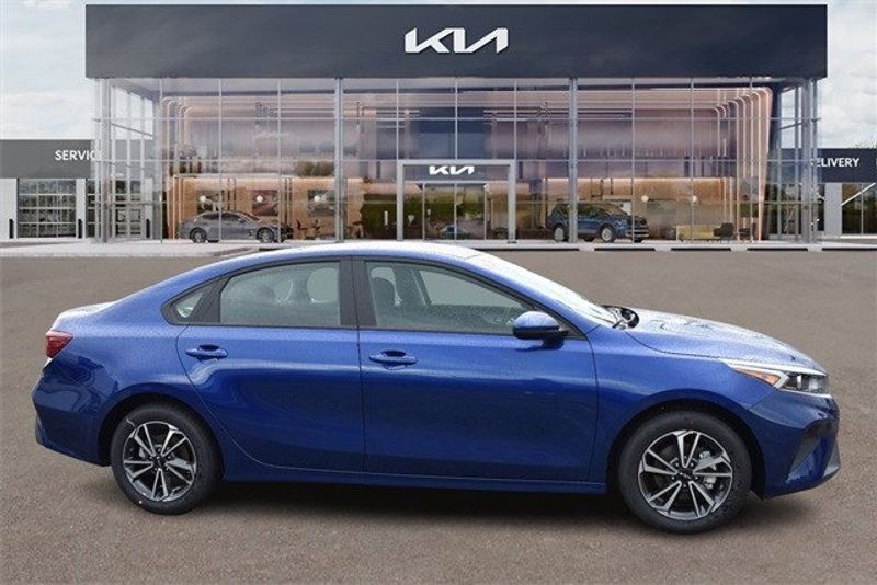 2024 Kia Forte LXSImage 2