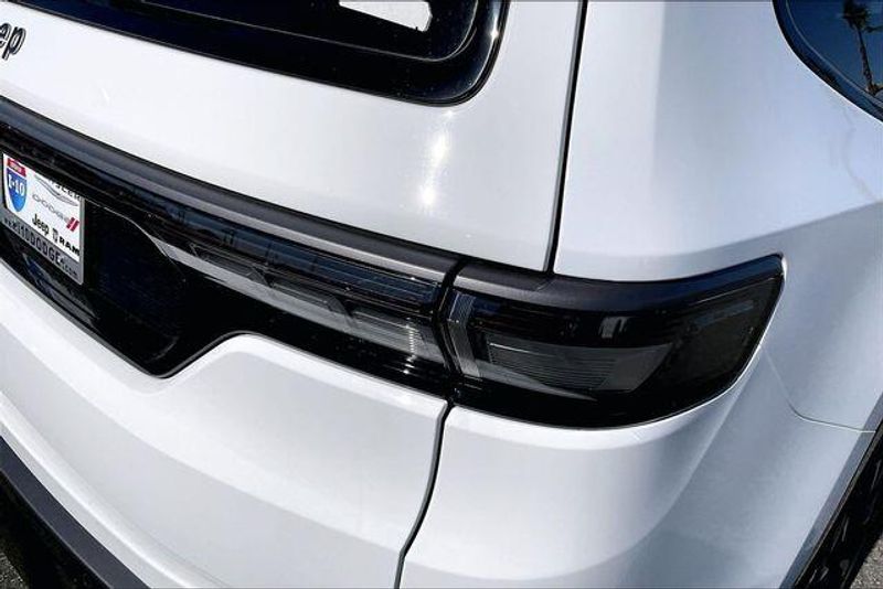 2026 Jeep Grand Wagoneer Summit Obsidian 4x4Image 12