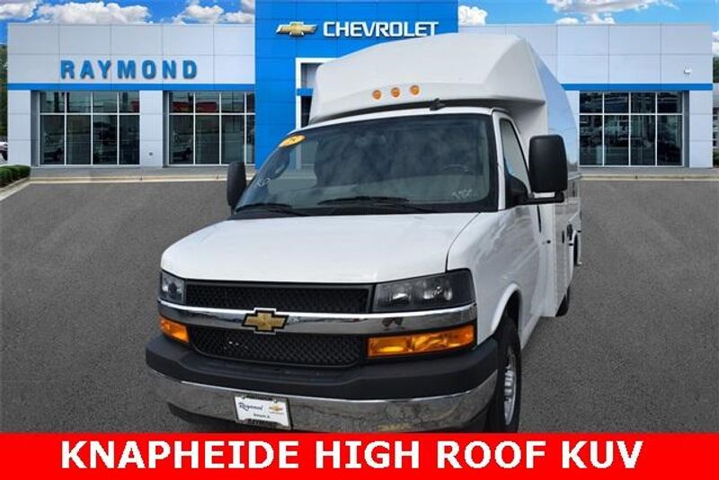 New 2025 Chevrolet Express 3500 Work VanImage 7