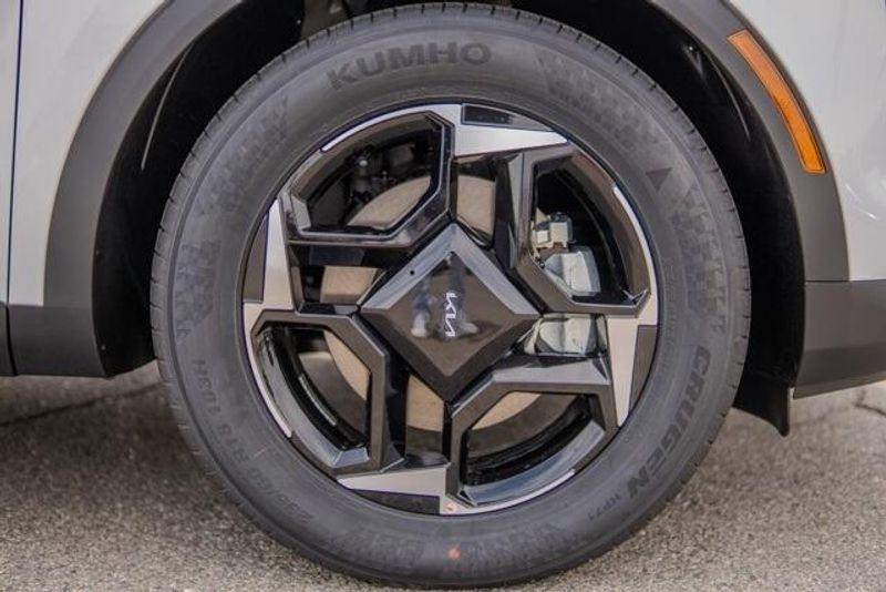 2026 Kia Sportage EXImage 9