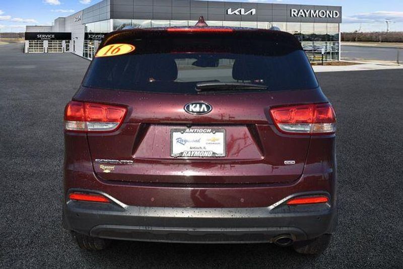 Used 2016 Kia Sorento LXImage 4