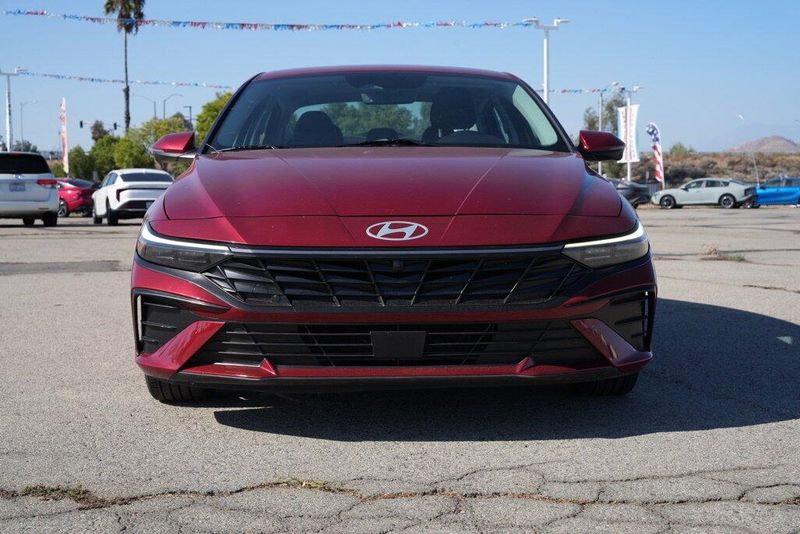 Used 2024 Hyundai Elantra LimitedImage 2