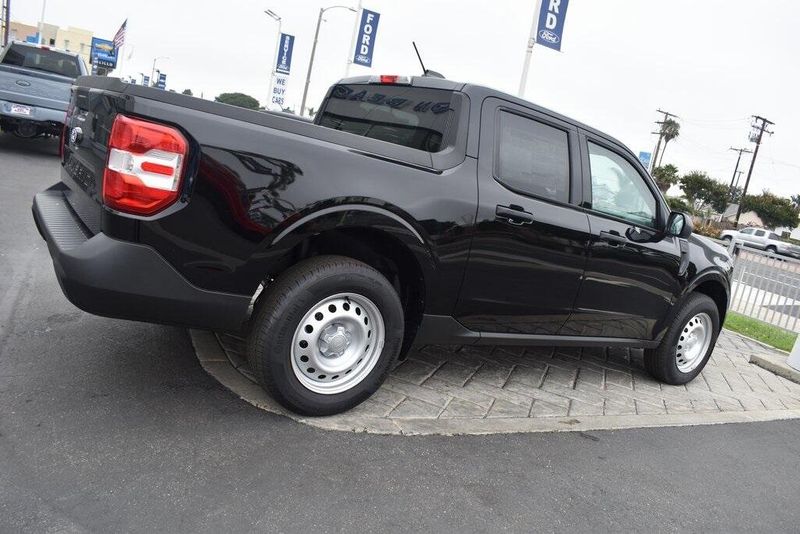 New 2025 Ford Maverick XLImage 2