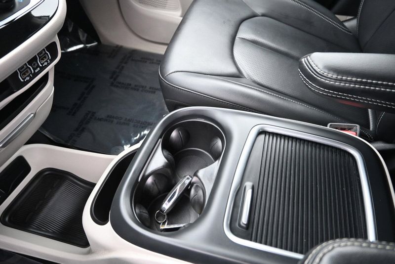 2023 Chrysler Pacifica Touring LImage 30