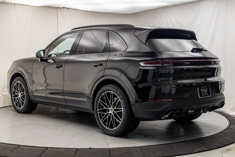 2024 Porsche Cayenne BaseImage 3