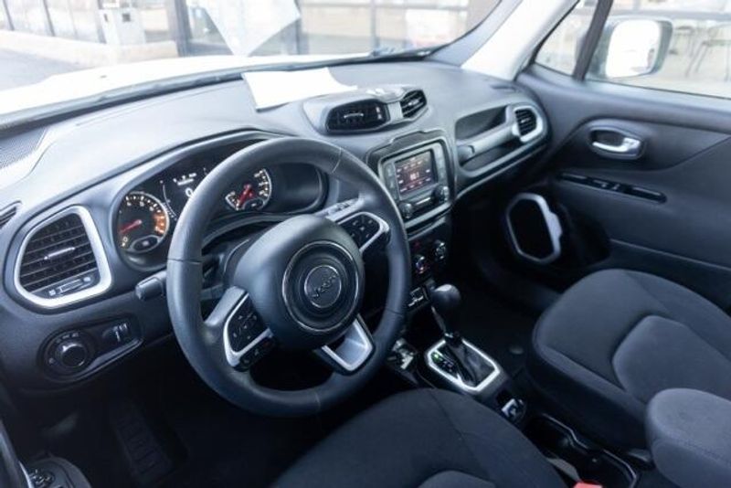 Used 2018 Jeep Renegade SportImage 10