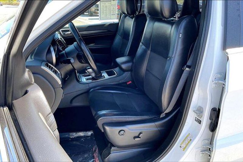 Used 2021 Jeep Grand Cherokee Laredo XImage 24