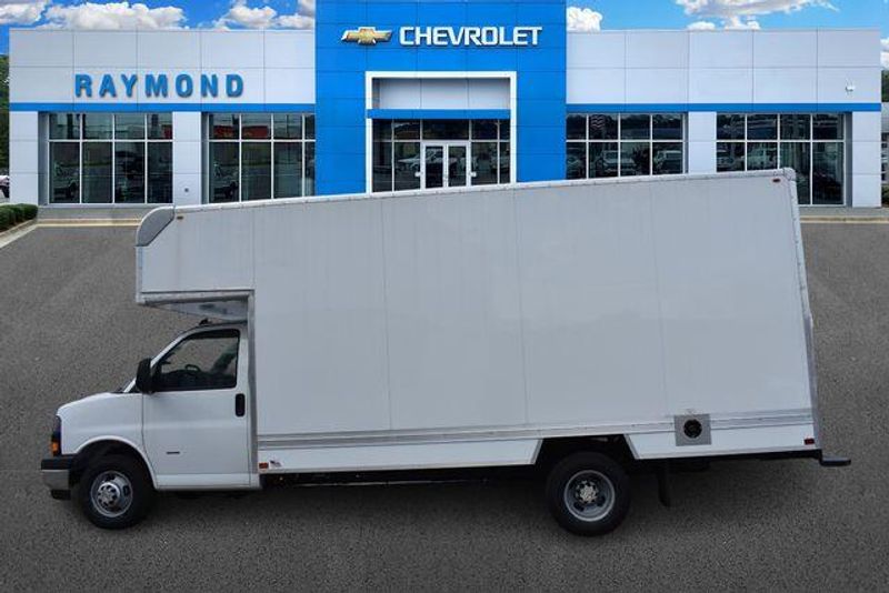 New 2025 Chevrolet Express 3500 Work VanImage 7