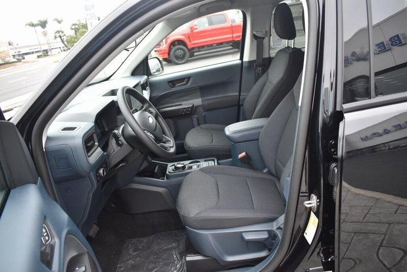 New 2025 Ford Maverick XLImage 12
