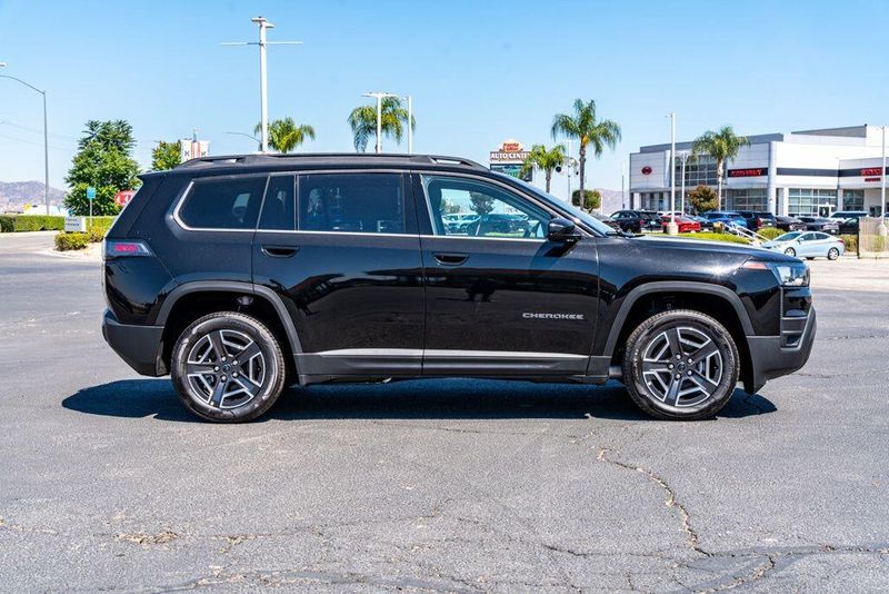 New 2026 Jeep Cherokee LaredoImage 8