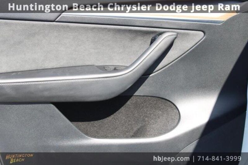 2023 Tesla Model Y Long RangeImage 10
