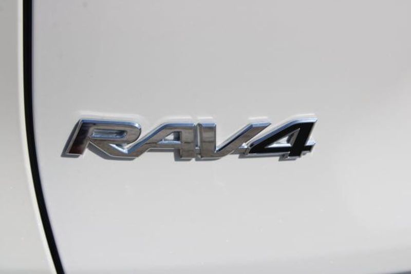 2021 Toyota RAV4 XLE PremiumImage 8