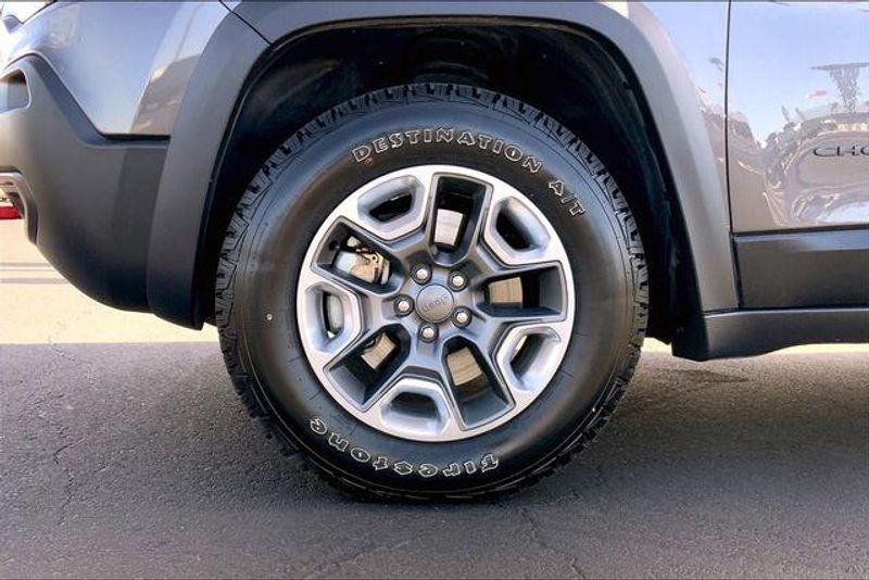 Used 2019 Jeep Cherokee TrailhawkImage 8