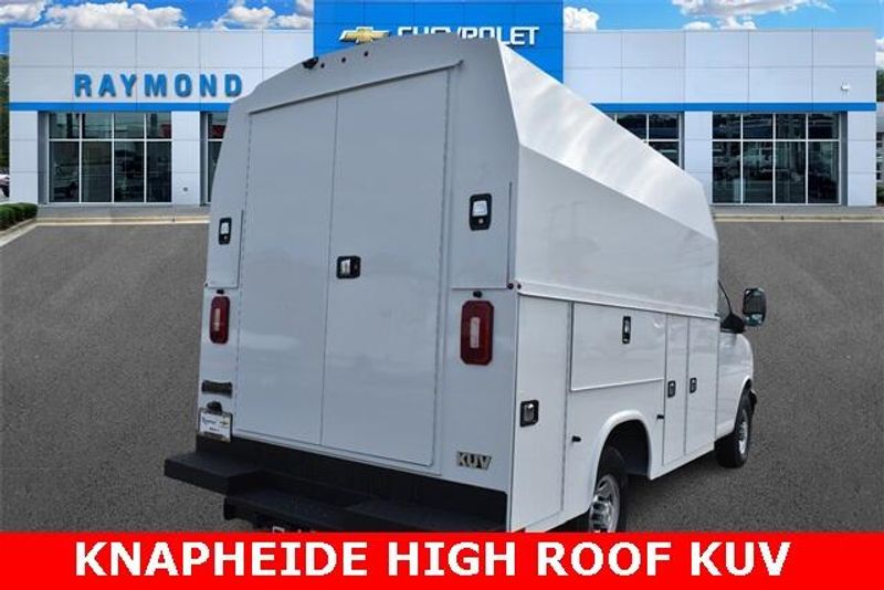 New 2025 Chevrolet Express 3500 Work VanImage 3