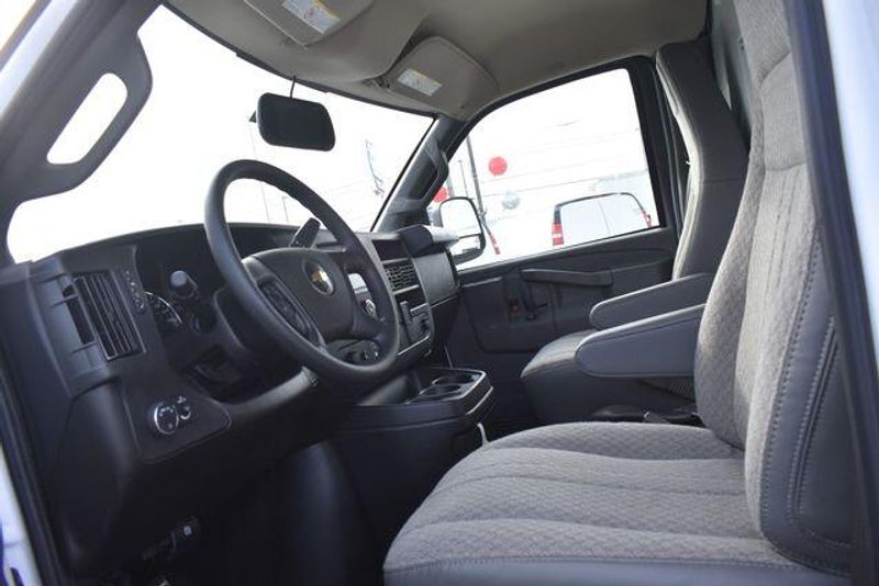 New 2025 Chevrolet Express 3500 Work VanImage 18