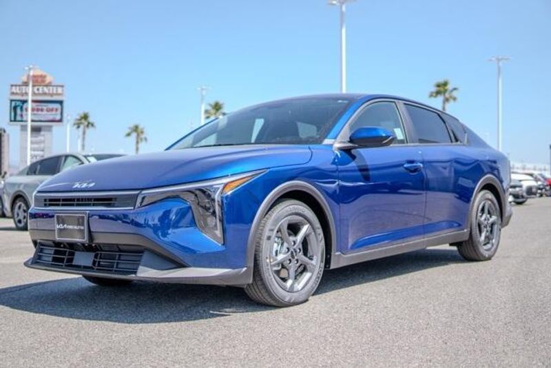 New 2025 Kia K4 LXSImage 3