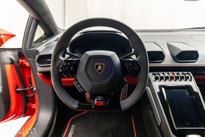 2020 Lamborghini Huracan EVO BaseImage 14