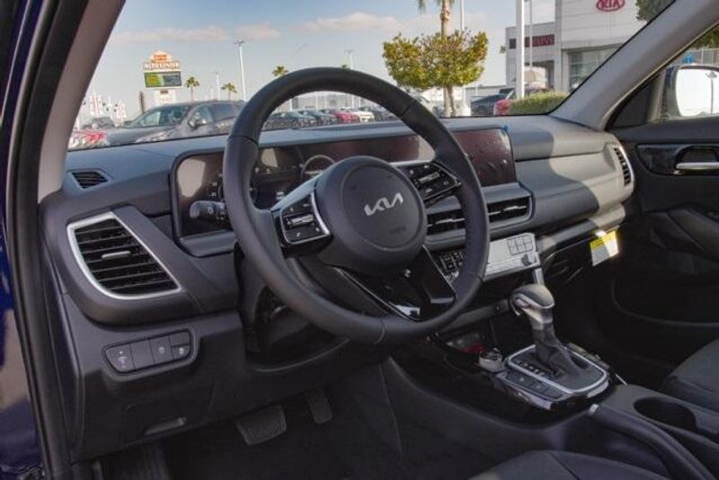 2025 Kia Seltos EXImage 11