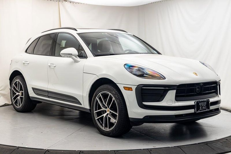 2024 Porsche Macan BaseImage 7