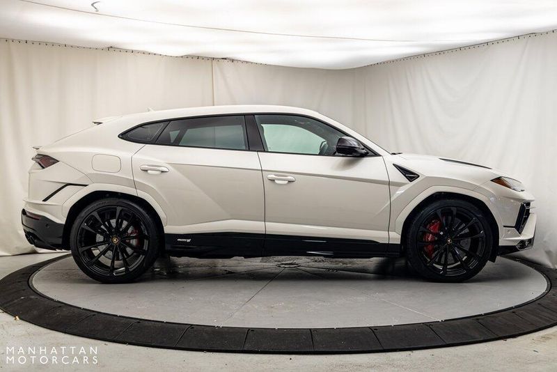 2024 Lamborghini Urus SImage 6