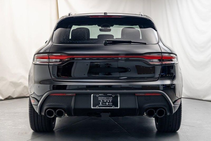 2024 Porsche Macan BaseImage 4