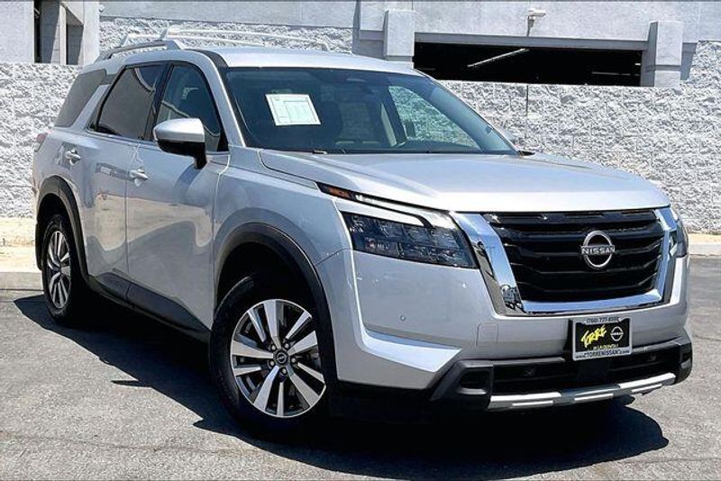 Used 2025 Nissan Pathfinder SLImage 12