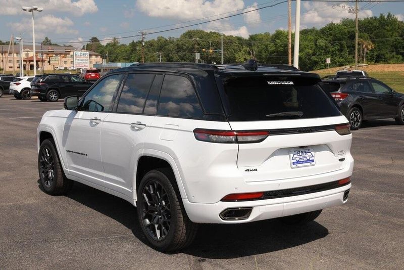 2025 Jeep Grand Cherokee Summit Reserve 4x4Image 4