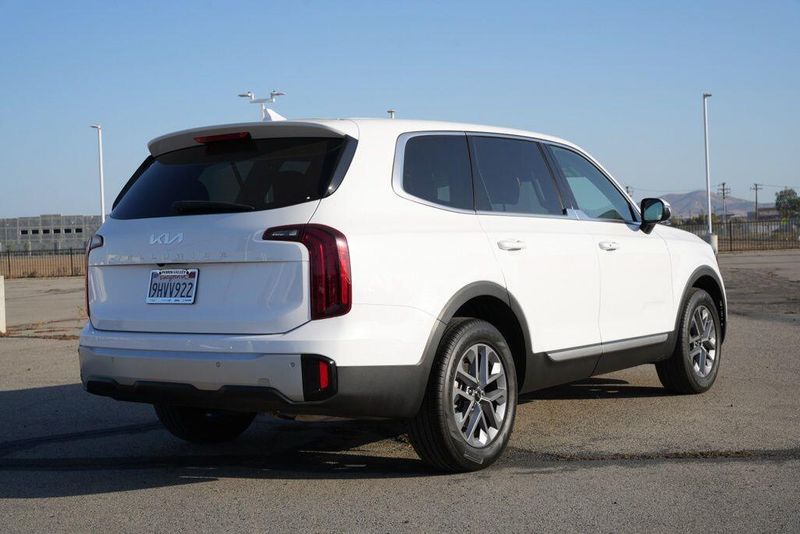 Used 2024 Kia Telluride LXImage 7