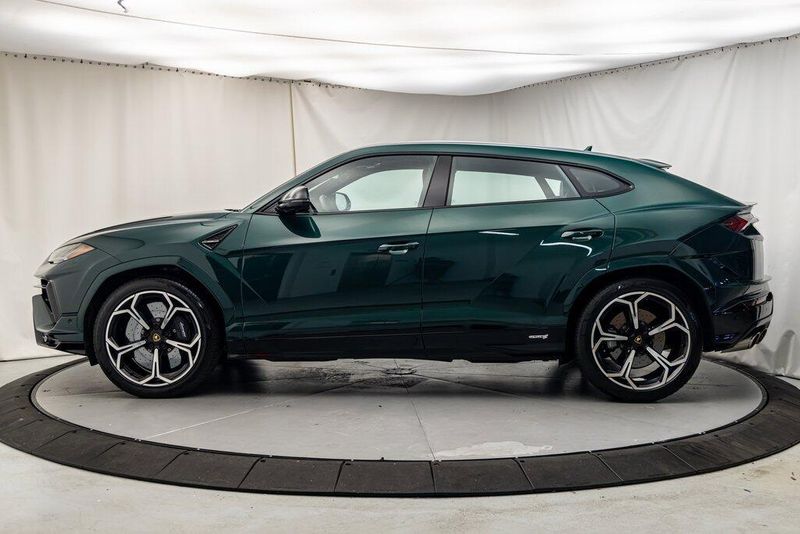 2023 Lamborghini Urus SImage 2