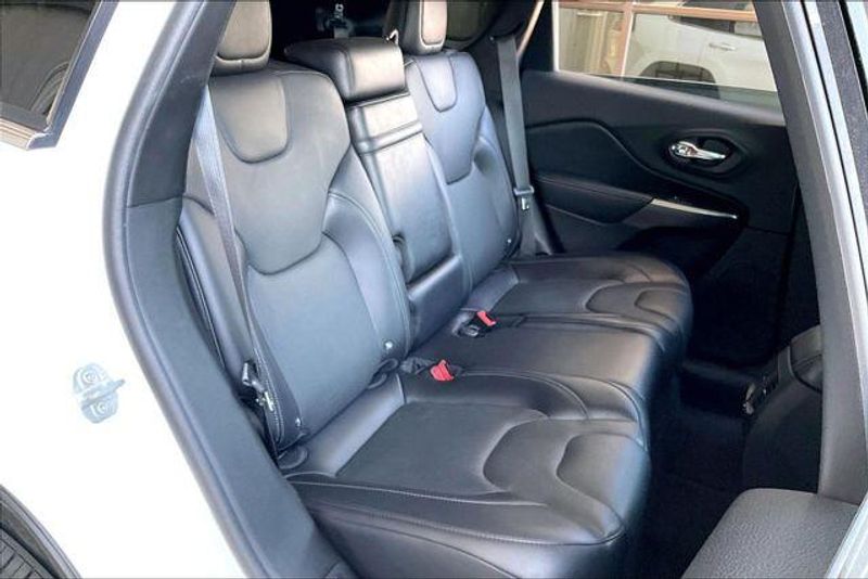 Used 2019 Jeep Cherokee LimitedImage 26